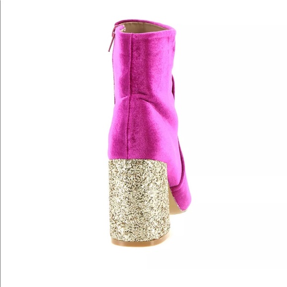 🌺 Betsey Johnson 
Beautiful Magenta Boot - Picture 2 of 8